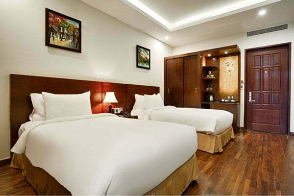 1645242303 246 Nen chon tranh treo phong khach khach san theo chu 20220307